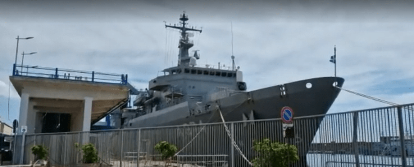 Napoli, nave da guerra greca in isolamento: morta militare ventenne