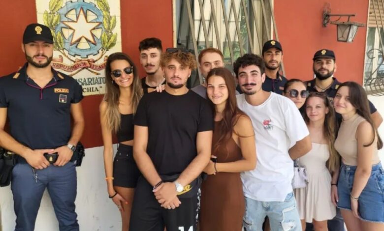 Ischia, vacanza con truffa: 9 giovani turisti salvati dalla polizia