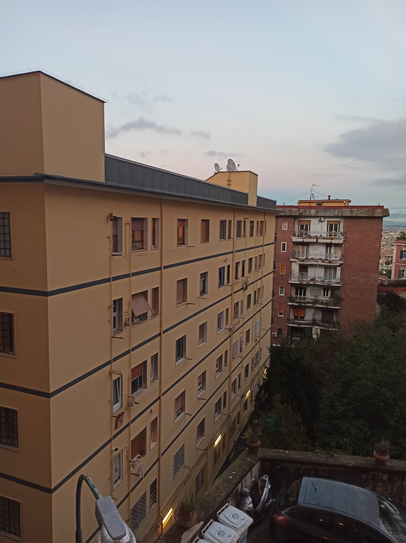 Napoli, 100 famiglie senz’acqua abbandonate da Abc e dal Comune: mancano le autobotti
