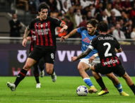 Serie A, il Napoli batte il Milan 2 a 1 e vola in vetta con l’Atalanta
