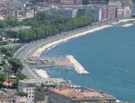 Ancora un incidente mortale sul lungomare di Napoli, 62enne travolto e ucciso da un’auto