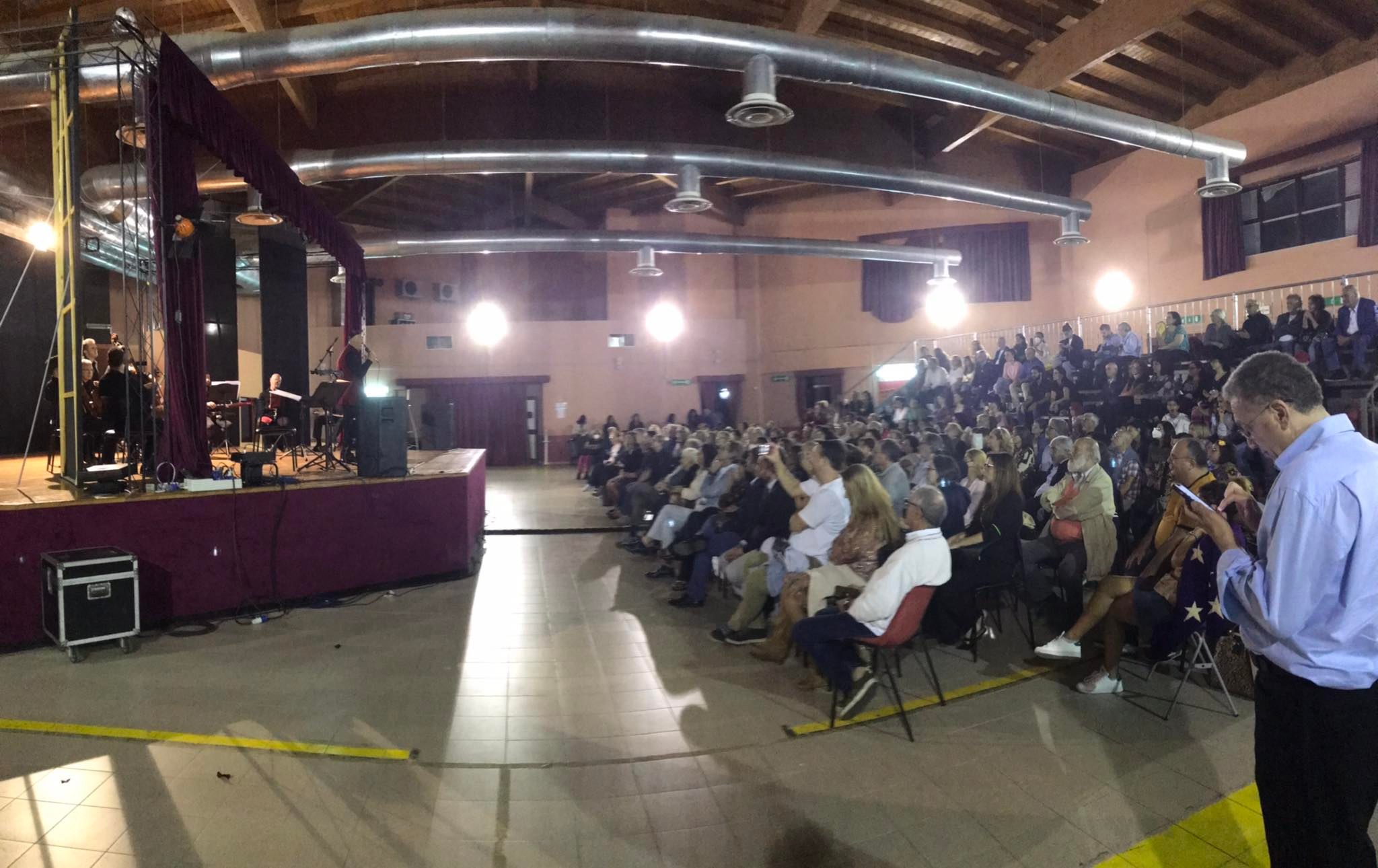 Napoli, 300 persone assistono a Chiaiano “Pierino e il lupo” con la voce di Peppe Barra