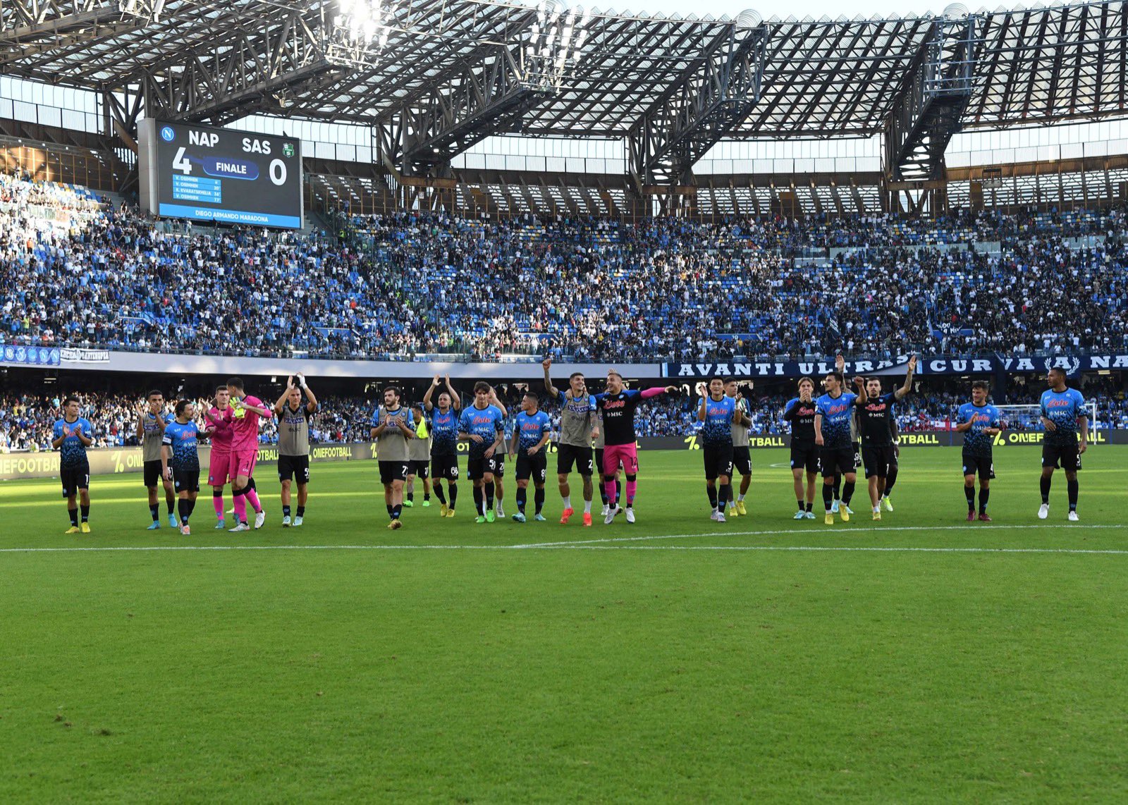 Napoli, liquidato il Sassuolo 4-0. Gli azzurri i più in forma al mondo: 50 gol in 17 gare
