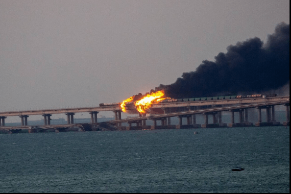 New York Times rivela: “l’attacco al ponte in Crimea è opera dei servizi segreti ucraini”