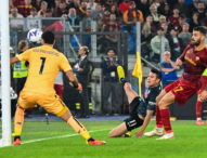 Serie A: gli azzurri battono la Roma 1-0 e volano