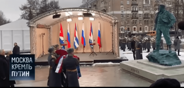 Mosca, Putin e Miguel Diaz-Canel inaugurano monumento dedicato a Fidel Castro