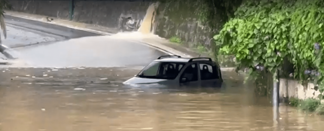 Maltempo in Campania, auto sommersa dall’acqua: salvata una donna a Villaricca