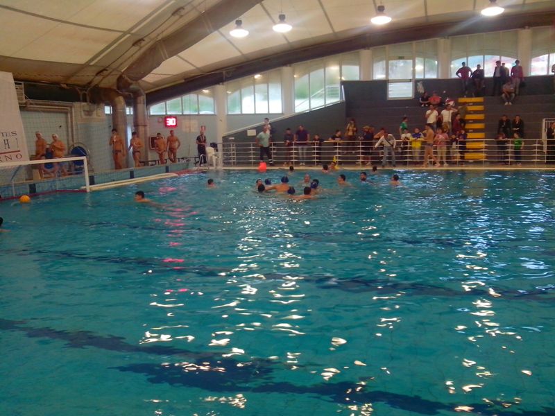 Salerno, batteri nell’acqua e legionella: chiusa la piscina ‘Simona Vitale’