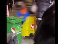 Napoli, Fuorigrotta: persona fragile spinta in un cassonetto della spazzatura