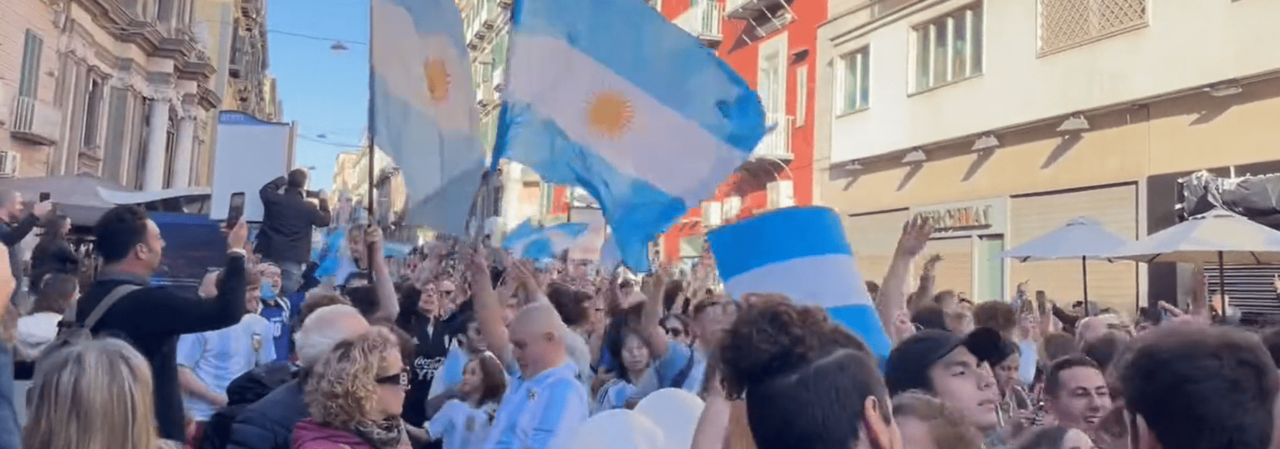 Napoli come Buenos Aires nel nome di Maradona: festa grande per Argentina campione