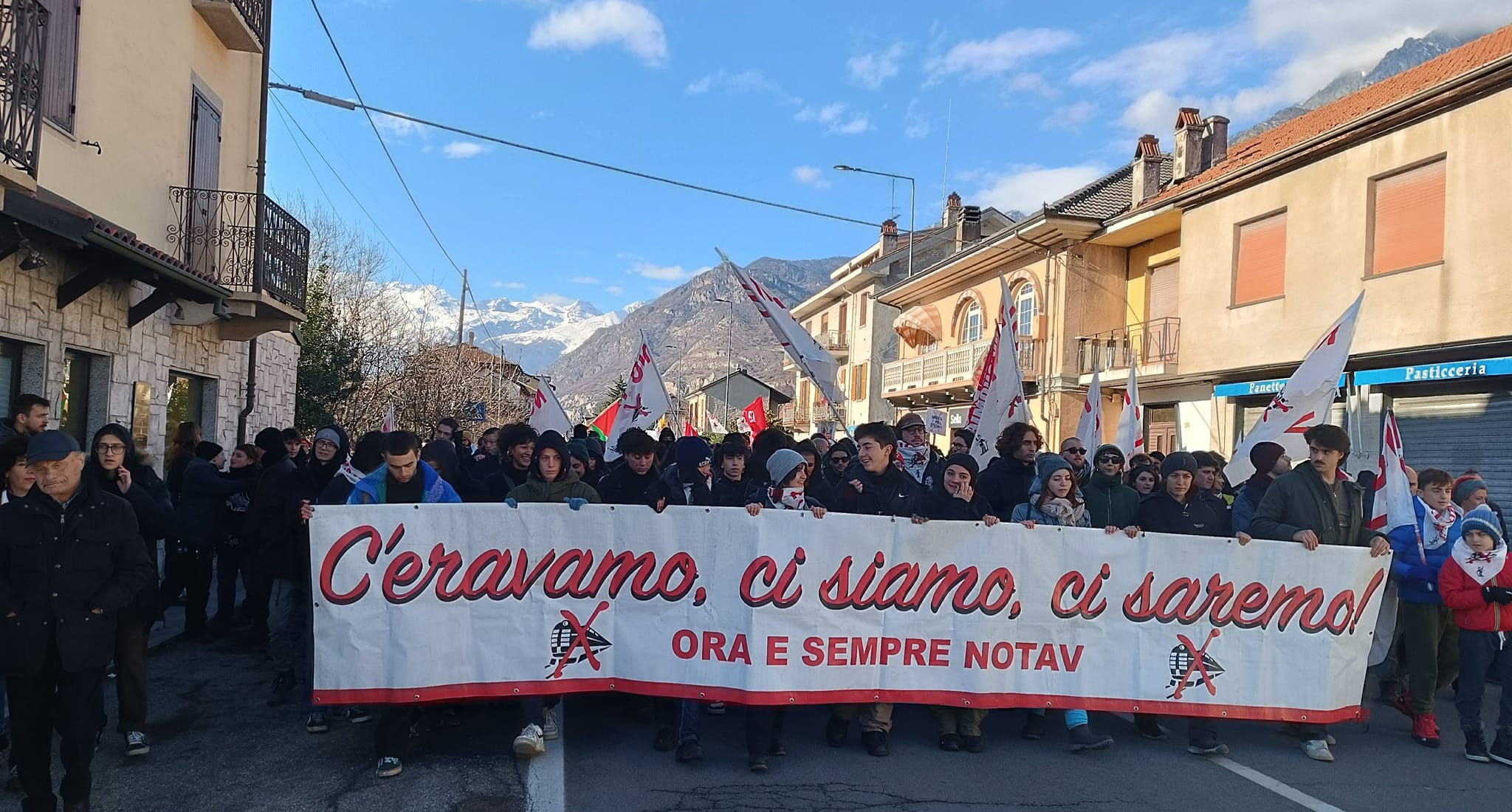 Val di Susa, movimento No Tav torna a manifestare: “c’eravamo, ci saremo”