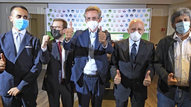 Gli effetti del ‘pacco per Napoli’: aumentano la tassa d’imbarco e l’addizionale Irpef