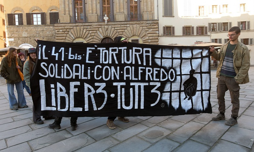 Il detenuto politico Alfredo Cospito può crollare “da un momento all’altro”