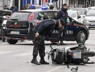 Napoli, arrestato 18enne che ha investito carabiniere al corso Lucci