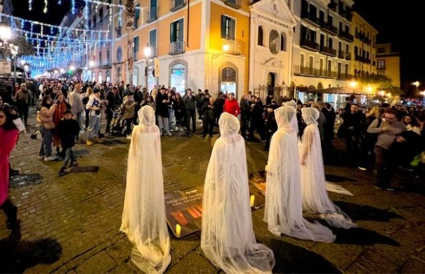 A Salerno flash mob al centro per Vlad Dracula