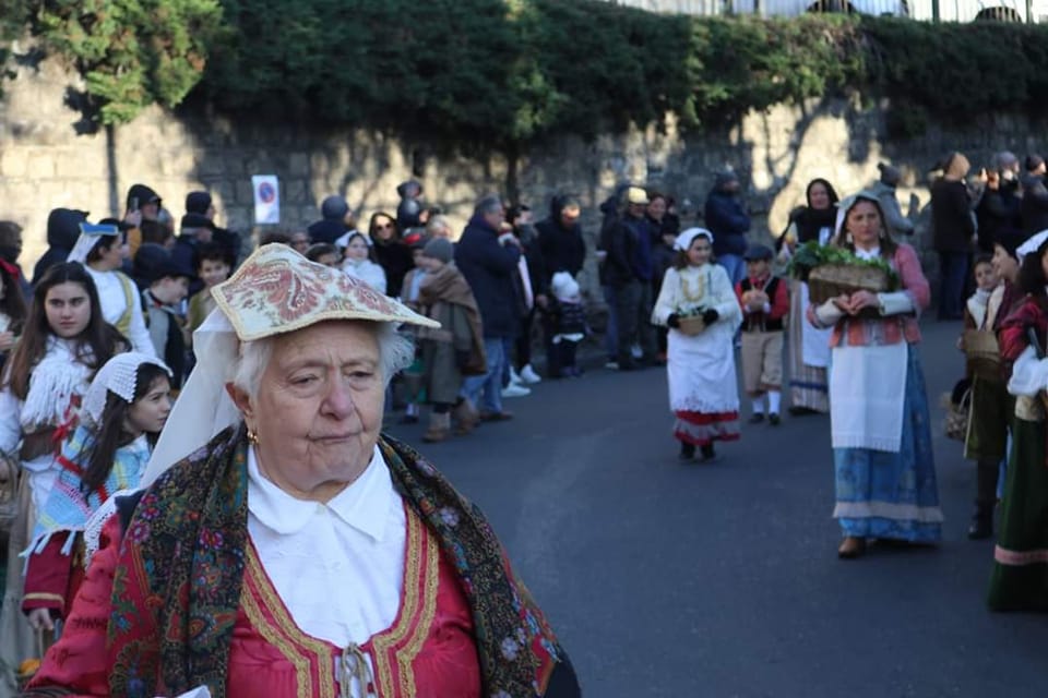 Vico Equense, si rinnova la tradizione con la sfilata delle “Pacchianelle”