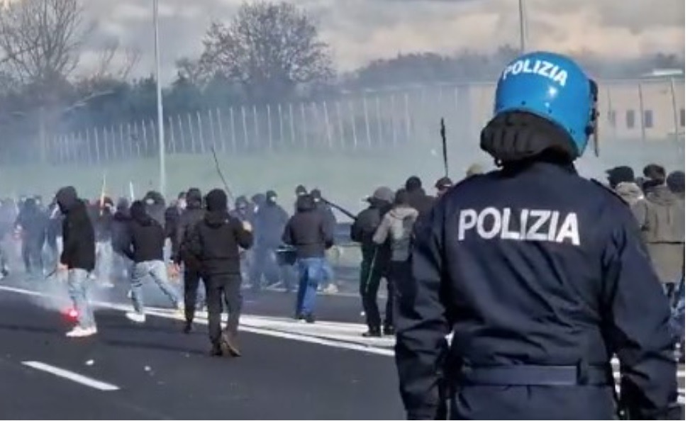 Il ministro dell’interno Piantedosi vieta le trasferte ai tifosi del Napoli per due mesi