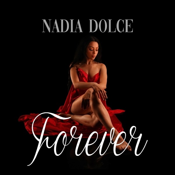 Oggi a sorpresa Nadia Dolce pubblica “Forever”
