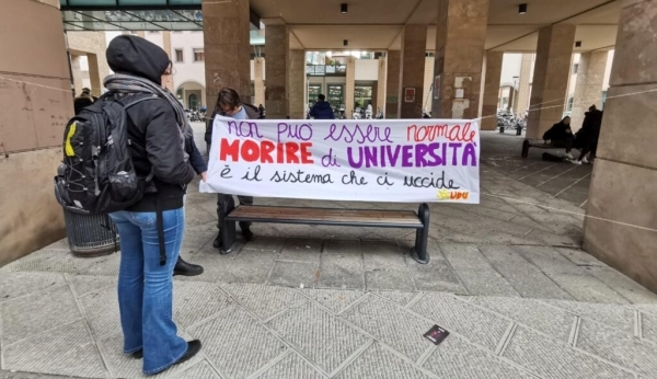 Non si può morire di università, studenti in piazza