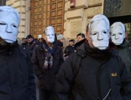 Napoli, il consiglio comunale per la cittadinanza onoraria al giornalista Julian Assange