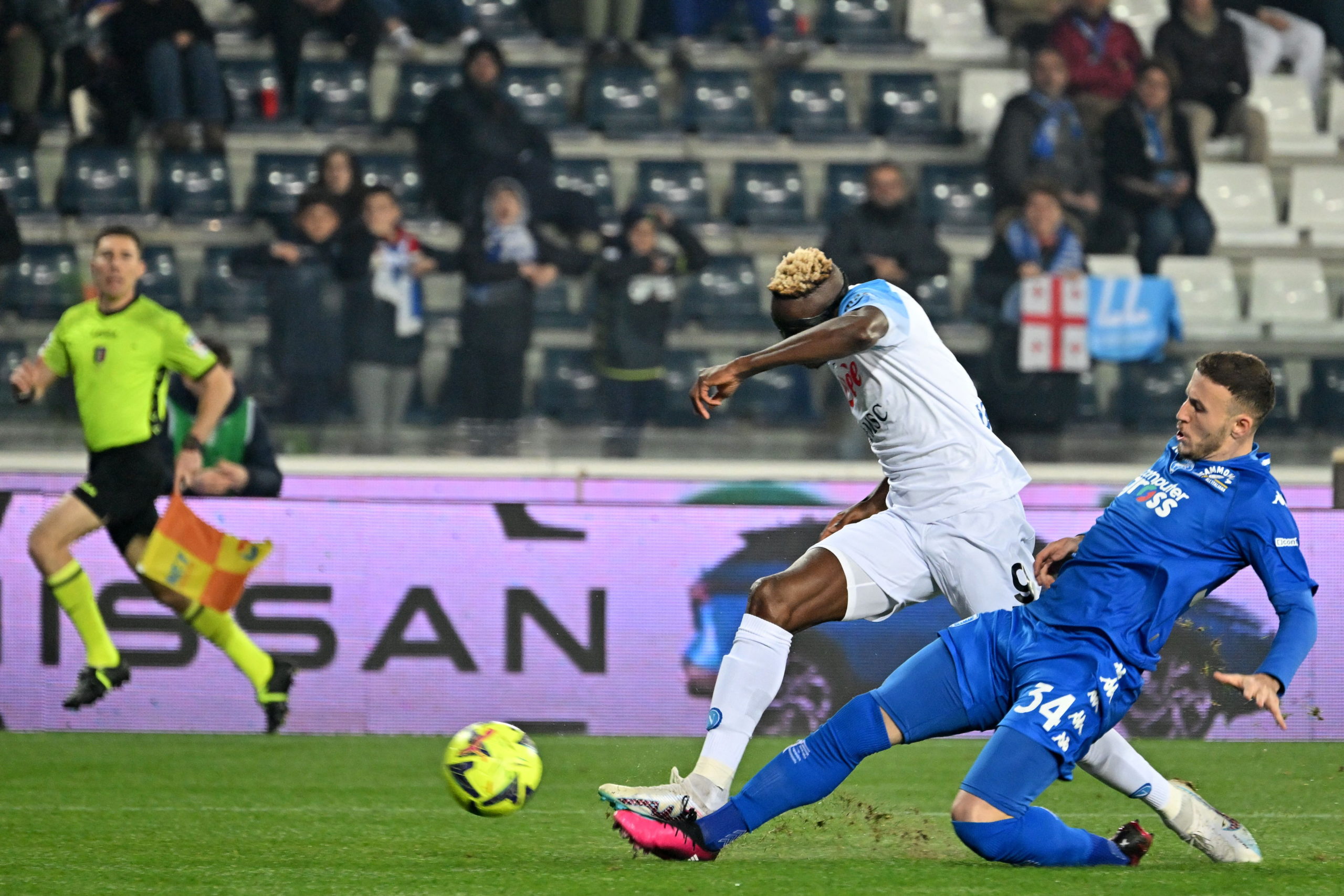 Napoli implacabile: 2-0 all’Empoli e torna a +18