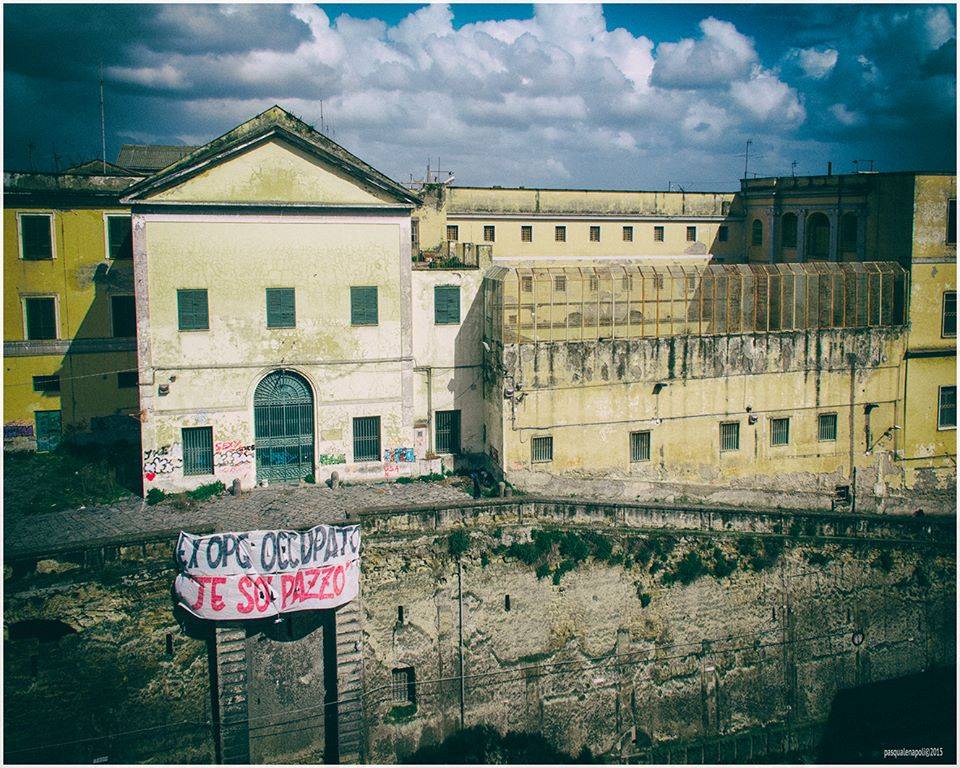 Napoli, l’ex Opg rigenerato con i fondi Pnrr. Accordo Comune e occupanti centro sociale ‘Je so pazzo’