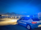 Napoli, tre arresti in poche ore: armi clandestine, droga e 127 kg di sigarette di contrabbando