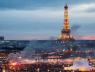 Parigi, rivolta e fiamme