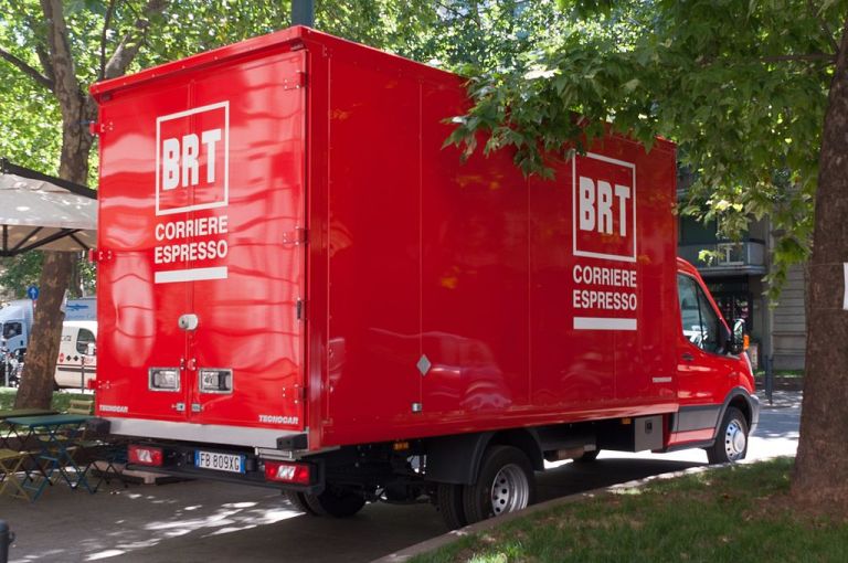 Milano, caporalato e mazzette: amministrazione giudiziaria per Brt