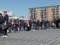 Napoli, l’antagonismo dei disoccupati: bloccato il porto e occupata la sede del Pd