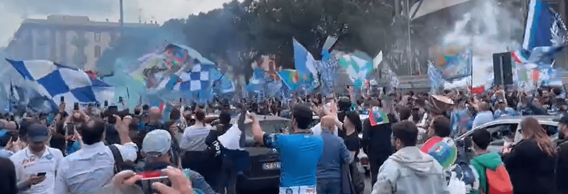 Napoli, festa scudetto rinviata ma è stata comunque una bella giornata di colori e musica