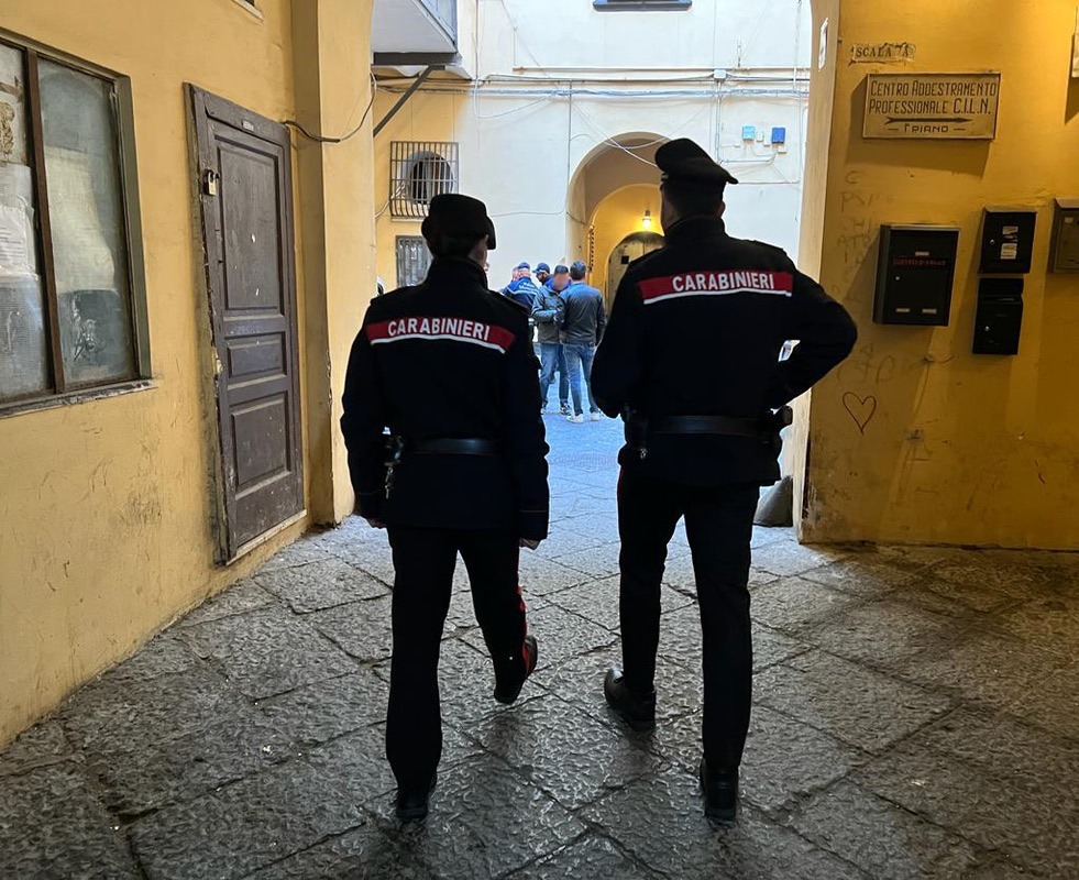 Napoli, notificati 20 decreti di sequestro a occupanti immobili a Pizzofalcone