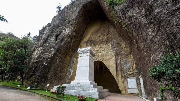 Parco e Tomba di Virgilio - Napoli