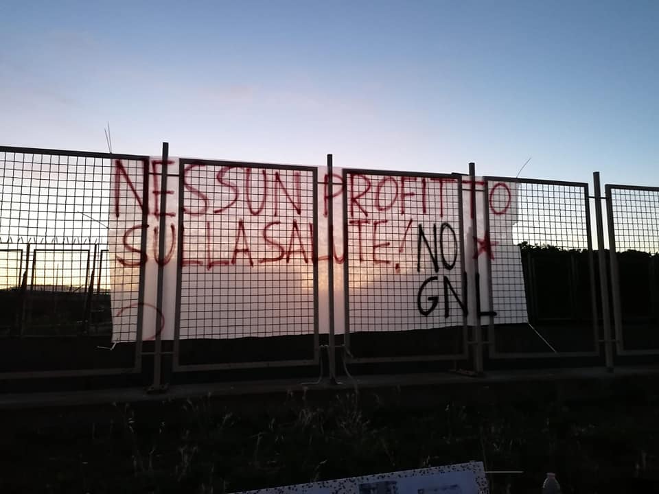 Napoli Est si mobilita: “No al deposito di Gas, nessun profitto sulla salute”