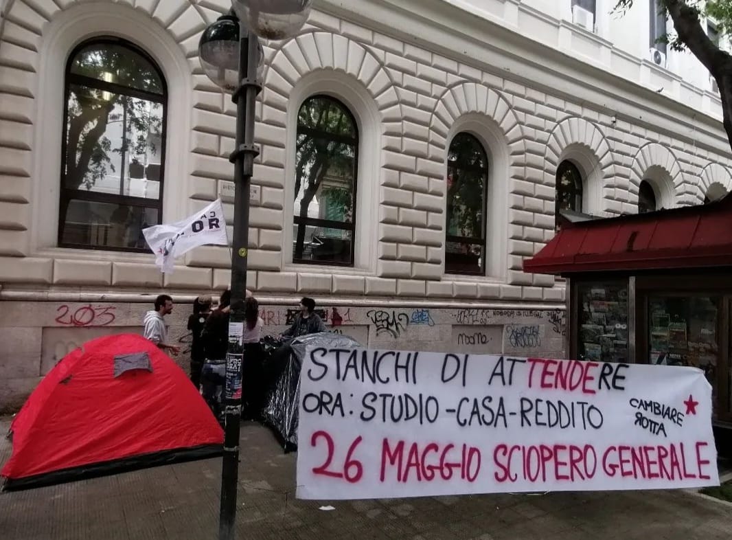 Anche a Napoli la protesta degli studenti contro il caro affitti