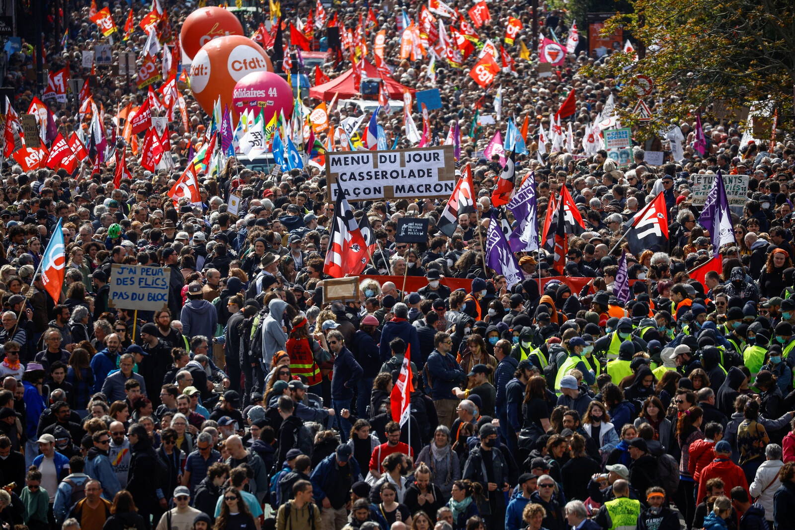 Francia, 1 Maggio storico: 2 milioni in corteo in 300 città. 550 mila a Parigi(FOTO)