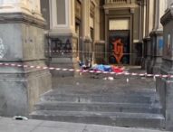 Napoli, senzatetto ferito dalle pallottole sparate da un agente della polizia municipale