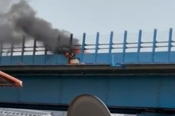 esplode vettura tangenziale Napoli