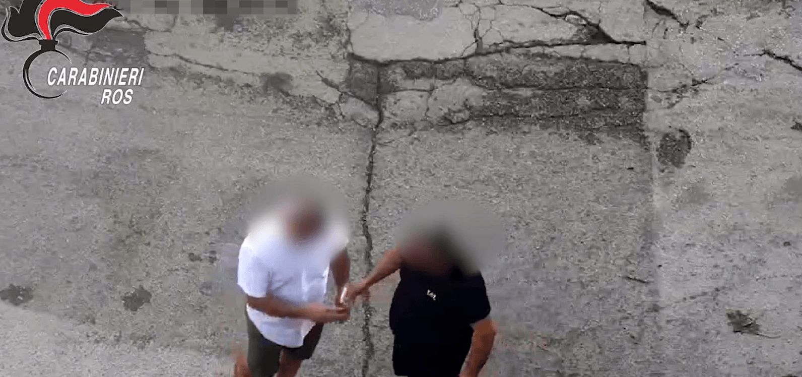 Mazzette per entrare nelle forze armate e nella polizia: arresti e sequestri