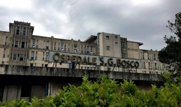 Napoli, infortunio sul lavoro nel cantiere dell’ospedale San Giovanni Bosco: operaio gravissimo