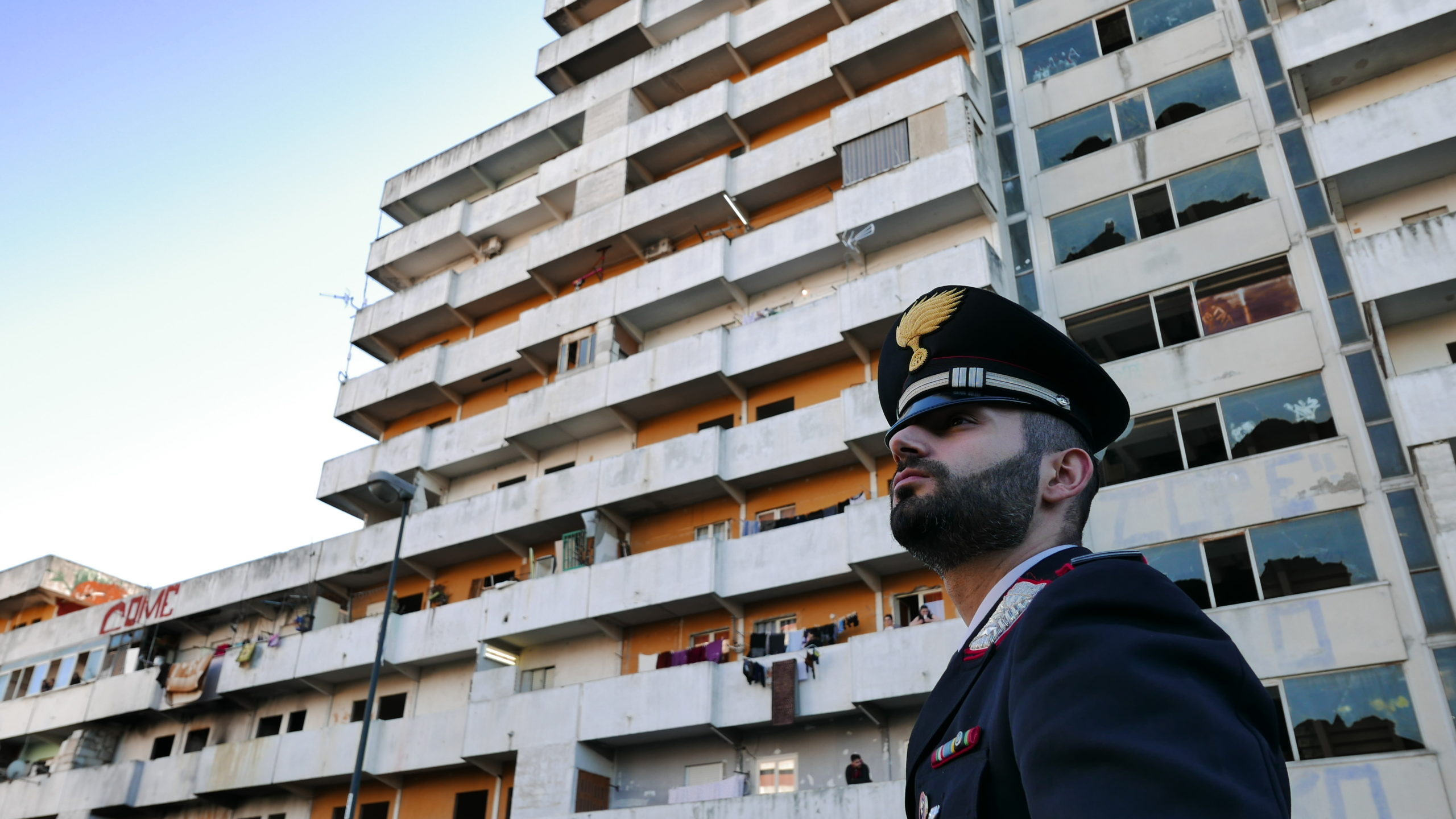 Napoli, blitz dei carabinieri nel quartiere Scampia: arresti e sequestri