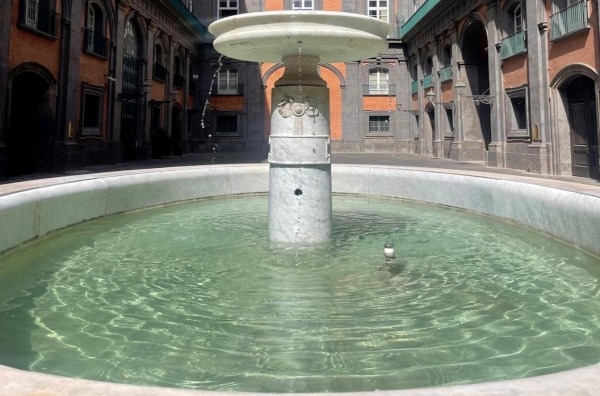 fontana Cortile Carrozze - Palazzo Reale - Napoli