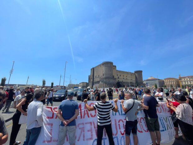 Reddito di Cittadinanza, è rivolta a Napoli: cortei e blocchi stradali