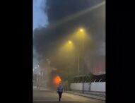 Napoli, quartiere Barra: incendio in un capannone di stoccaggio