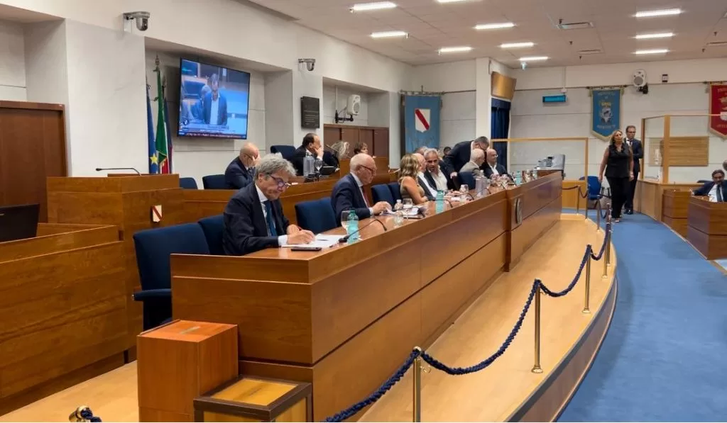 Campania, consiglio regionale unanime sulla proposta di legge per l’accesso libero a Medicina