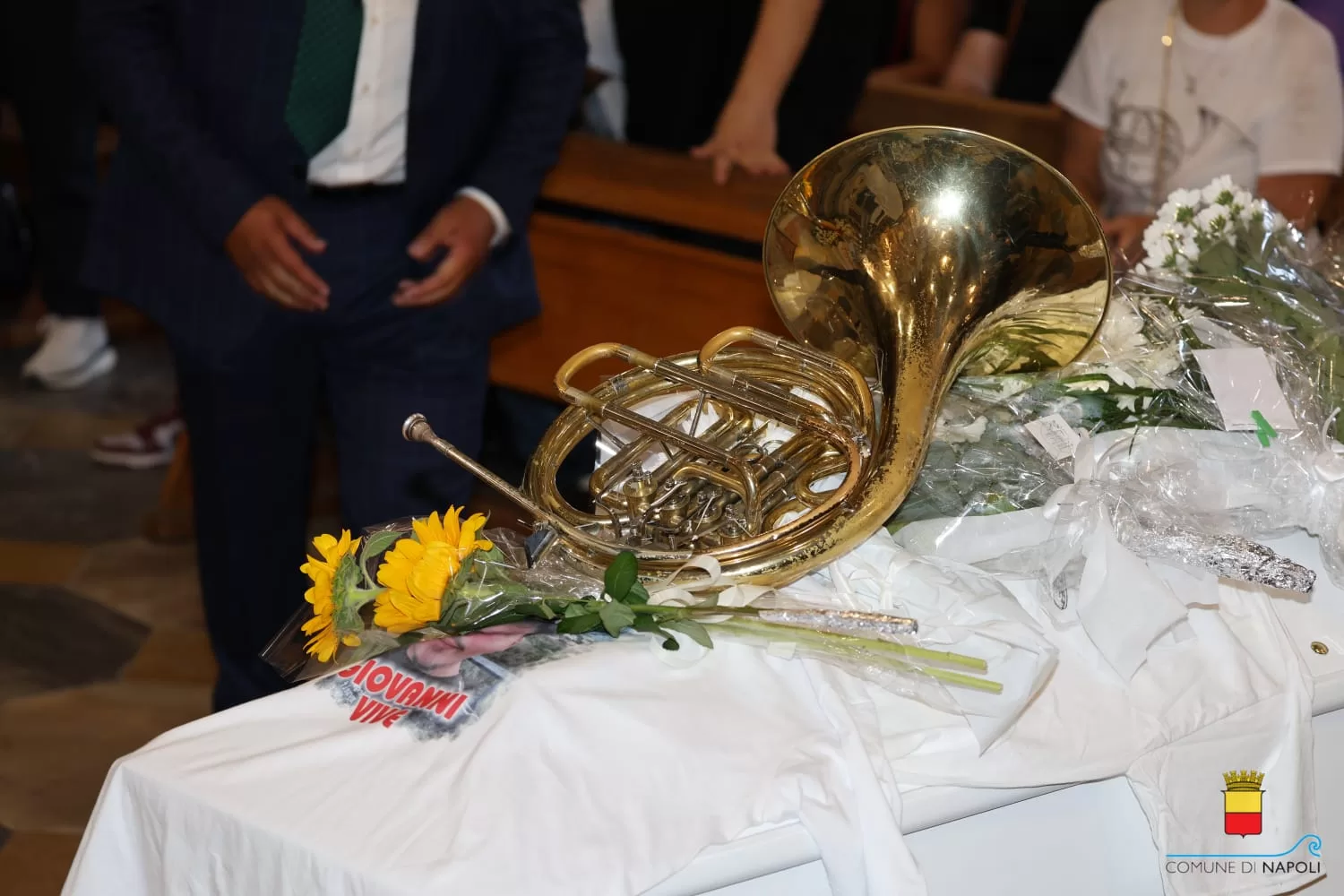 Funerali di Giògiò: “Napoli sei tu non Gomorra, Mare fuori o il Boss delle cerimonie”