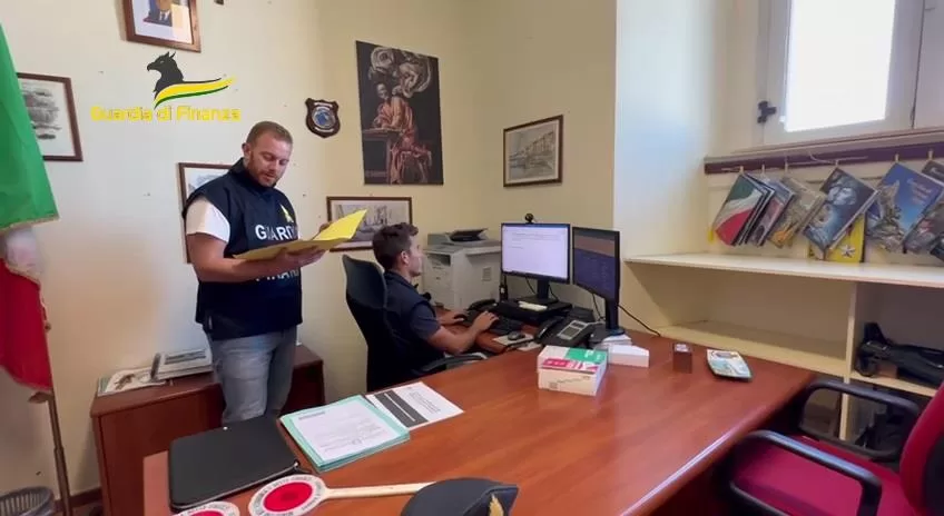 Napoli: truffa da 109 mila euro per indebita percezione contributi Covid, 17 indagati