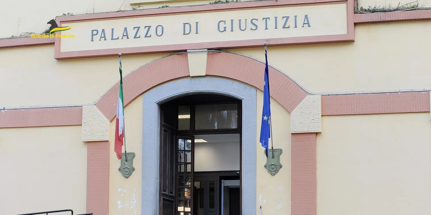 Salerno, sesso per evitare sfratti: arrestato ufficiale giudiziario