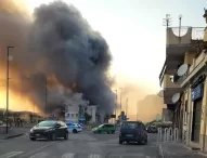 Pozzuoli, incendio nell’ex fabbrica Sofer