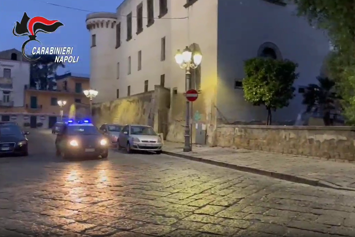Caivano, blitz dei carabinieri: 9 fermi. Coinvolti anche tre esponenti di Italia Viva: “partecipavano alle estorsioni del clan”